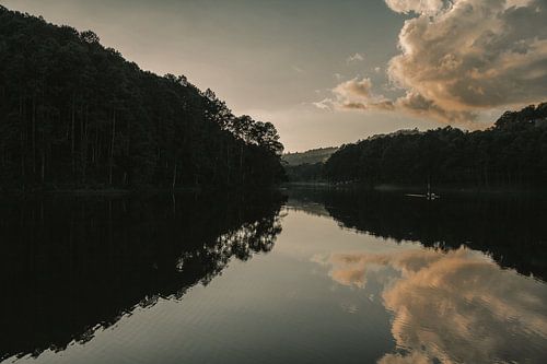 Zonsondergang over Pang Ung