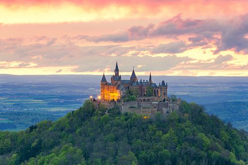 Magisch avondlicht boven kasteel Hohenzollern