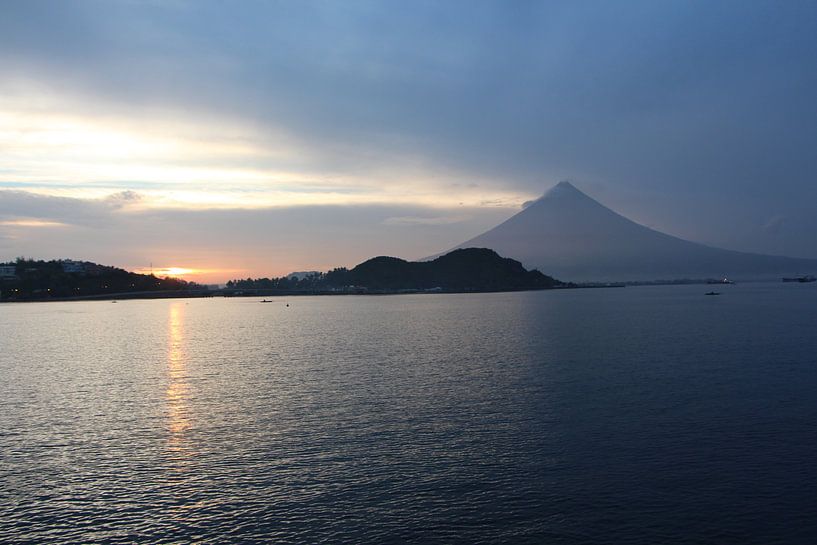 Mayon volcano - Legazpi, Bihol, Philippines by Stefan Speelberg