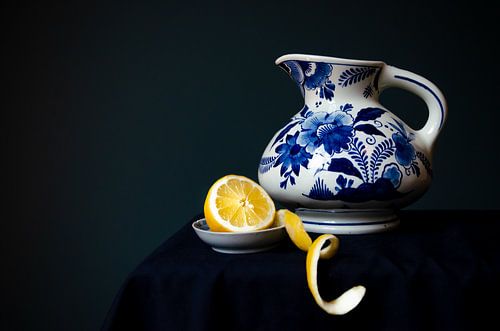 Stilleven met Kan en citroen
