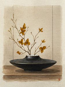 Japandi: Minimalistisches Ikebana mit ockergelben Herbstblumen in schwarzer Schale