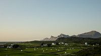 Vergezicht over Fredvang, Lofoten, Noorwegen van Floris Heuer thumbnail