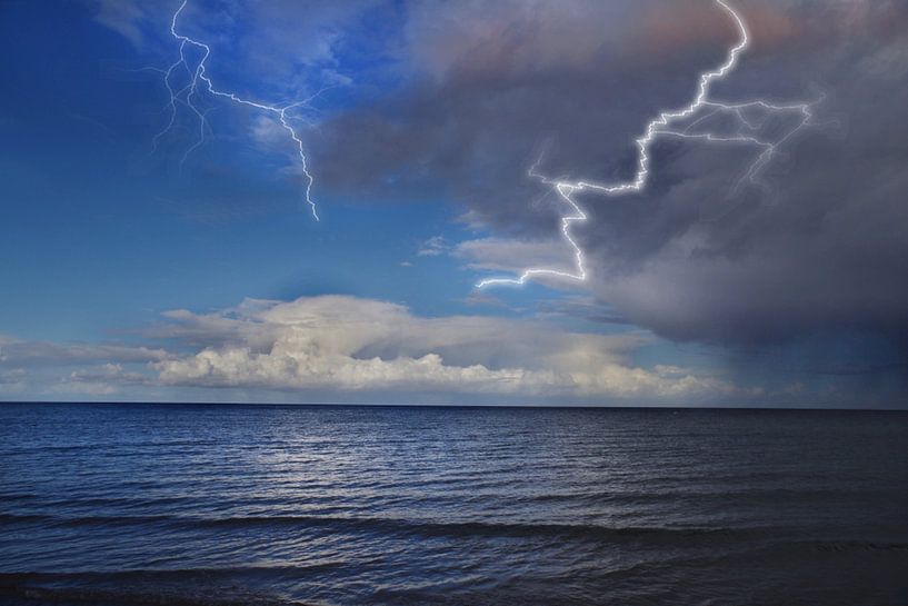 Storm op de kust van de Oostzee van Vera Laake