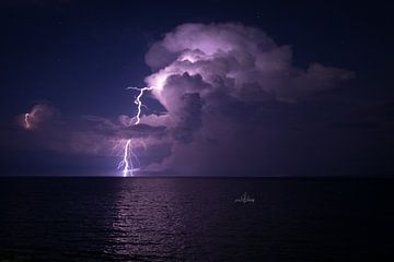 Thunderstorms at sea by Heleen Middel