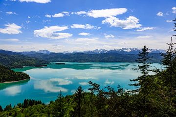 Le lac Walchensee vert émeraude en Bavière sur resuimages