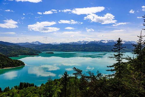 Le lac Walchensee vert émeraude en Bavière