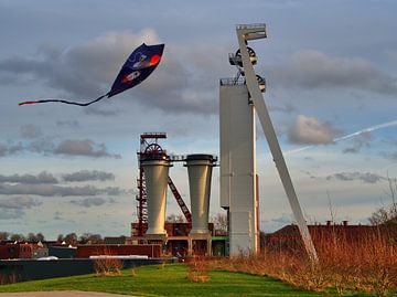 Vliegers bij de slingertoren van Edgar Schermaul