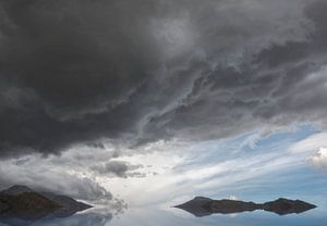 Bedrohliche Wolken in der Landschaft