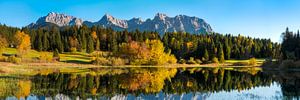 panorama sur le lac de montagne