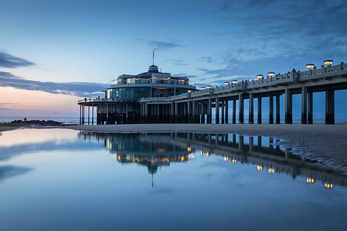 Pier von Blankenberge zur blauen Stunde