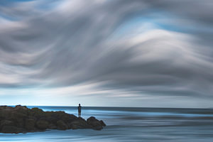 Einsame Gestalt Am Meer
