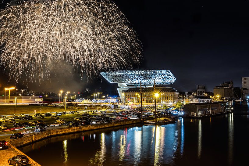 Vuurwerk Havenhuis Antwerpen by Michaël Janssens