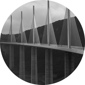 Viaduct van Millau van Wytze Plantenga