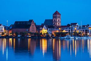 Blick über die Warnow auf die Hansestadt Rostock