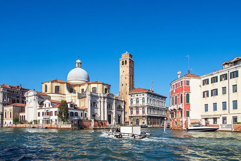 Historic buildings on the Grand Canal in Venice by Rico Ködder