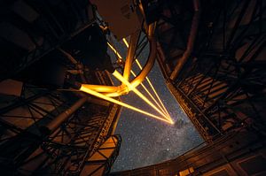 Het krachtigste laser-richtstersysteem ter wereld ziet eerste licht op de Paranal-sterrenwacht van Fred Kamphues