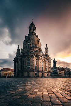De Dresden Frauenkirche in het ochtendlicht als close-up