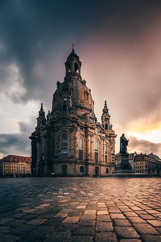De Dresden Frauenkirche in het ochtendlicht als close-up