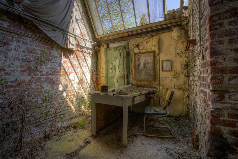 Day At The Decay Office   (466308) van Wesley Van Vijfeijken