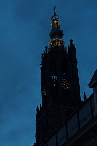 Silhouet Lieve vrouwe toren in Amersfoort by Lars van 't Hoog