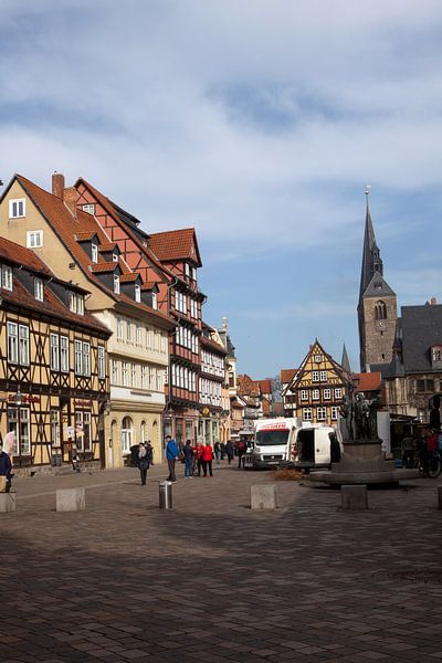 Welterbestadt Quedlinburg - Marktplatz (im Hintergrund die  Marktkirche St. Benedikti) von t.ART