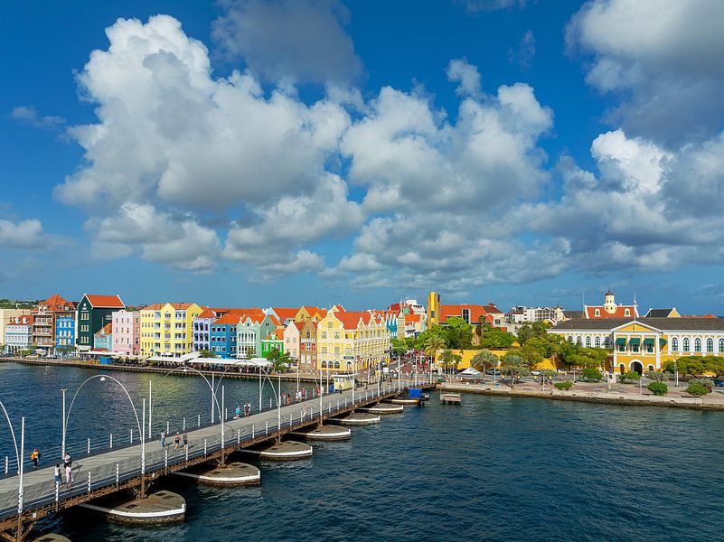 Handelskade en Pontjesbrug Curacao - drone opname van Keesnan Dogger Fotografie
