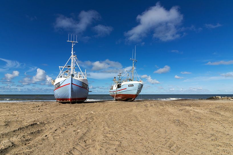 Vissersboten op het strand van Connie de Graaf