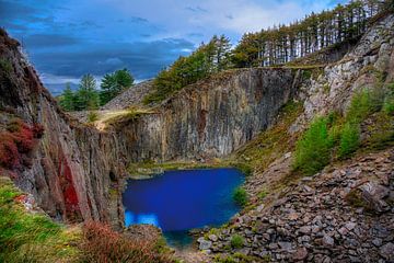 Blauwe meer in Wales van René Holtslag