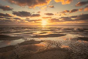 Coucher de soleil sur la mer des Wadden près de Koehool