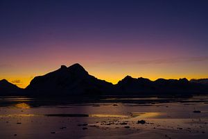 Zonsondergang Antarctica - ll van G. van Dijk