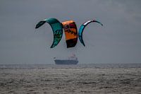 Drie kites en een zeeschip