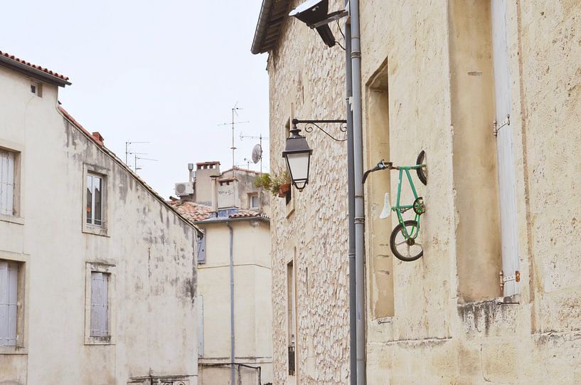 Fahrrad in der Wall Street-Kunst in Montpellier, Frankreich – Reisefotografie von Carolina Reina Photography