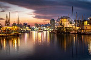 Golden Farewell: Sonnenuntergang im alten Hafen von Genua