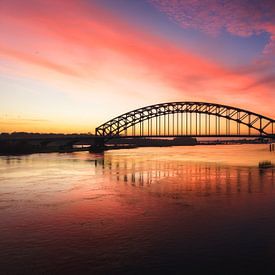 IJsselbrücke in Zwolle bei Sonnenaufgang von Bas van der Gronde