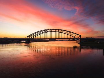 IJssel bridge in Zwolle during sunrise by Bas van der Gronde