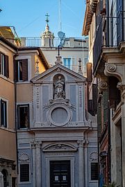 ubiquitous architecture in Trastvere