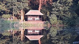 Tuinhuisje aan het water von Gerhilde Mulder