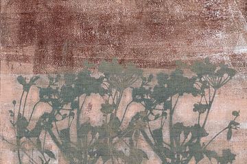 Bloemen op warm terracotta linnen van Dina Dankers