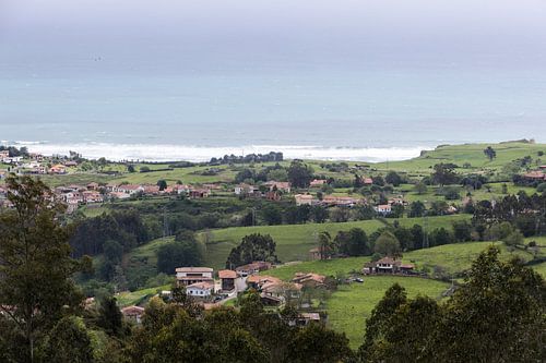 Panoramische uitzicht over de kustlijn van Asturië