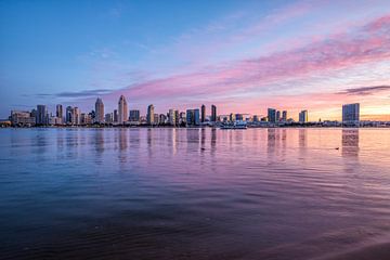 Glorieuze zonsopgang - San Diego Skyline van Joseph S Giacalone Photography