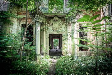 Abandoned castle ruins in Poland by Gentleman of Decay