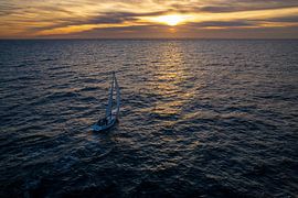 Segelboot auf dem Meer bei Zoutelande von MSP Canvas