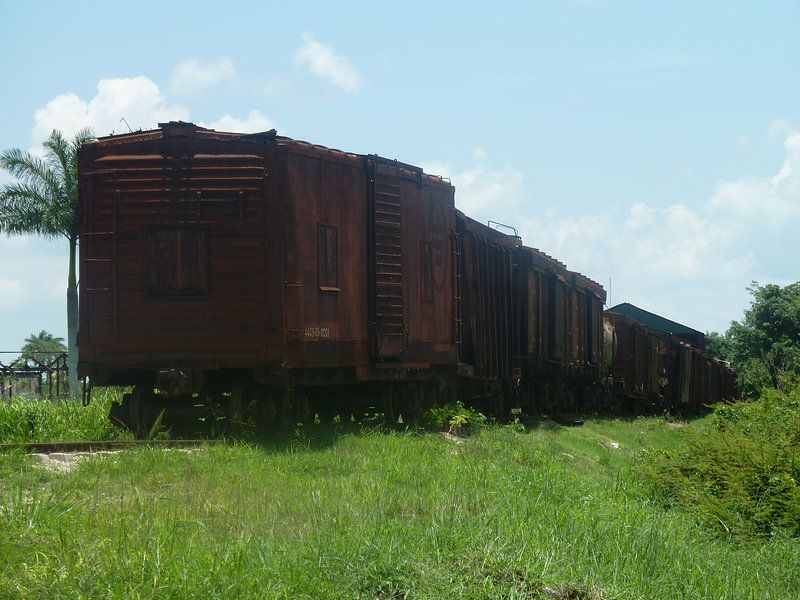 Verlaten treinstellen Cuba by Dionijsius Horik