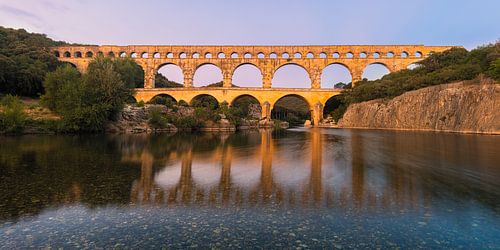 Panorama en zonsopkomst bij Pont Du Gard, Frankrijk