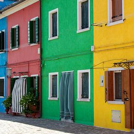Gekleurde huizen in Burano (19) van Jolanda van Eek en Ron de Jong