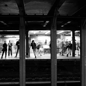 Metro in New York City, USA in zwart-wit 2 van Ingrid Meuleman