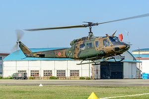 Japanischer Bell UH-1J Iroquois.
