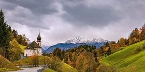 Église Maria Gern et le massif du Watzmann en arrière-plan en automne en Bavière Allemagne