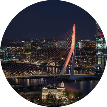 De Erasmusbrug in Rotterdam in koningskleur van MS Fotografie | Marc van der Stelt