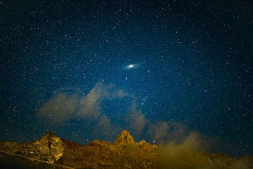 Andromeda sterrenstelsel boven de Zwitserse bergen van Sébastiaan Stevens